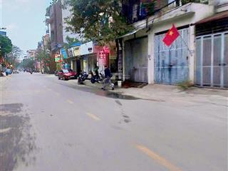 Bán đất thị trấn 2 tỷ hơn, ô tô ngủ trong đất, 50m ra mặt kinh doanh đường 30m