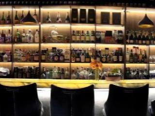 Sang nhượng quán bar mặt tiền hẻm 8a thái văn lưng + lê thánh tôn, bến nghé, quận 1 giá rẻ