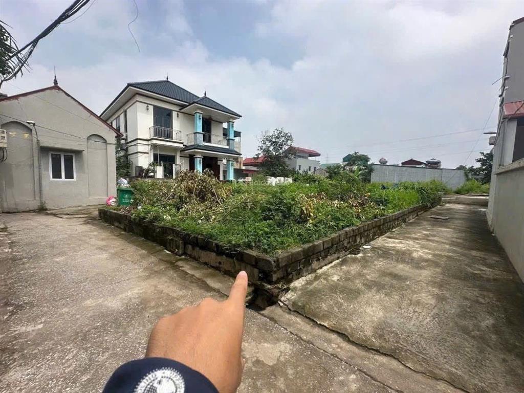 Lô góc tại xã hồng vân , thường tín, hà nội, dt43,3m mt5,04m giá 2,55 tỷ. sát tái định cư xâm thị
