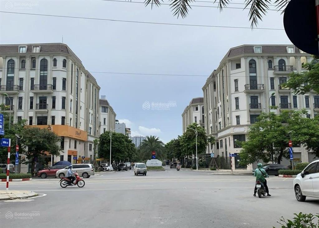 Chủ nhà bán gấp căn him lam vạn phúc mặt đường 15m. giá nhỉnh 28 tỷ. sổ đỏ.  0944 960 ***