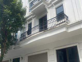 Tôi cần bán căn lk kiến hưng luxury vị trí đẹp  đông nam. giá 19,5 tỷ. sổ đỏ ngay.  0944 960 ***