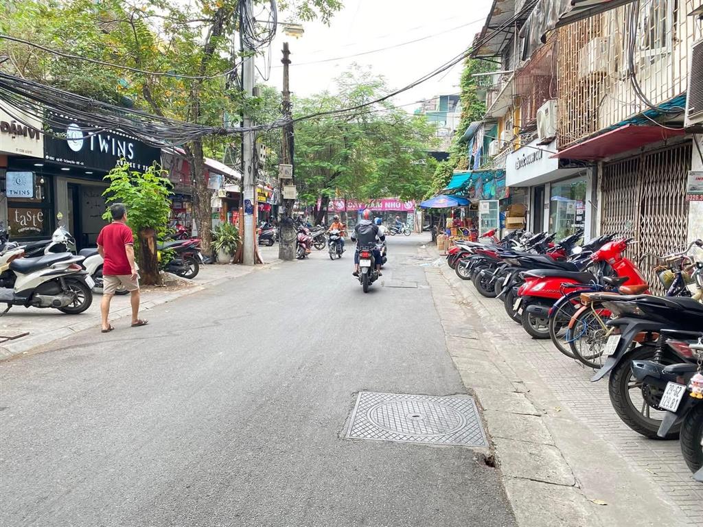 Phố tạ quang bửu 130m2 31 tỷ ôtô đỗ cửa ngày đêm, vỉa hè 6m + gpxd, kd cafe, nhà hàng
