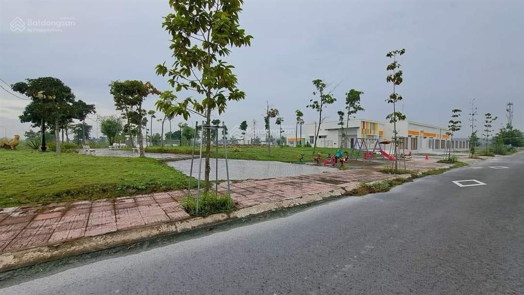 Cần bán lô đất 85,8m2 trung tâm lai uyên, bàu bàng giá 750 tr, sổ sẵn, hỗ trợ bank.  0941 329 ***