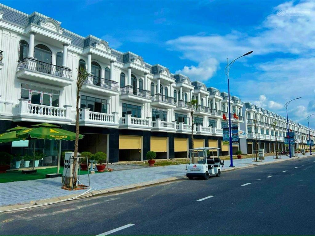 Nhà 1 trệt, 2 lầu xây sẵn, sổ hoàn công, giá rất ngộp.  0931 191 ***