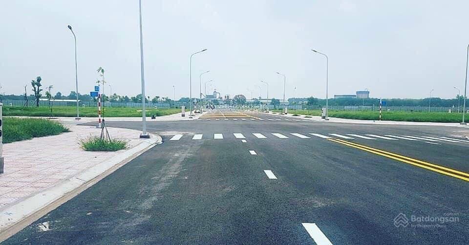 Nhà 1 trệt, 2 lầu xây sẵn, sổ hoàn công, giá rất ngộp.  0931 191 ***