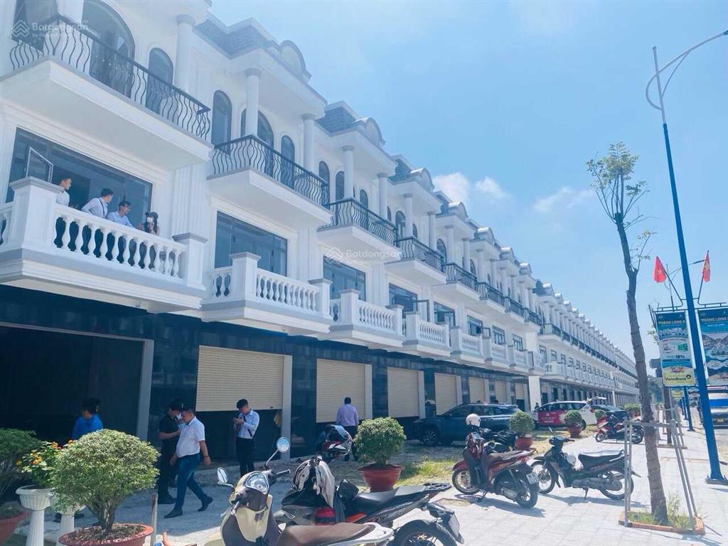 Nhà 1 trệt, 2 lầu xây sẵn, sổ hoàn công, giá rất ngộp.  0931 191 ***