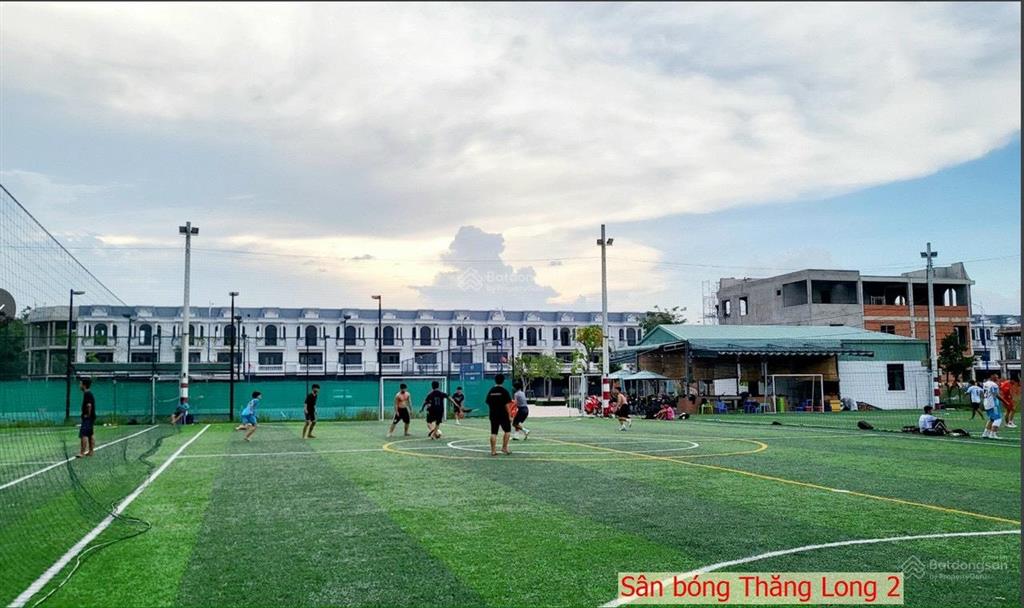 Nhà 1 trệt, 2 lầu xây sẵn, sổ hoàn công, giá rất ngộp.  0931 191 ***