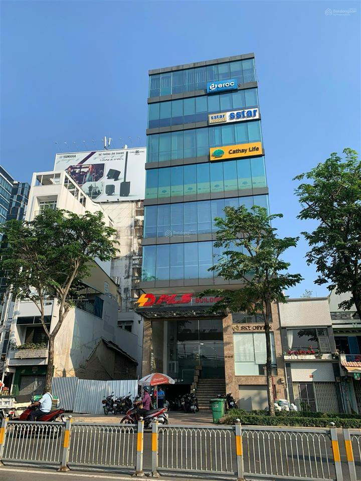 Bán building văn phòng mặt tiền bến vân đồn, dt 10x23m hầm 8 tầng 1354m2. hđt 280tr/th. giá 150 tỷ