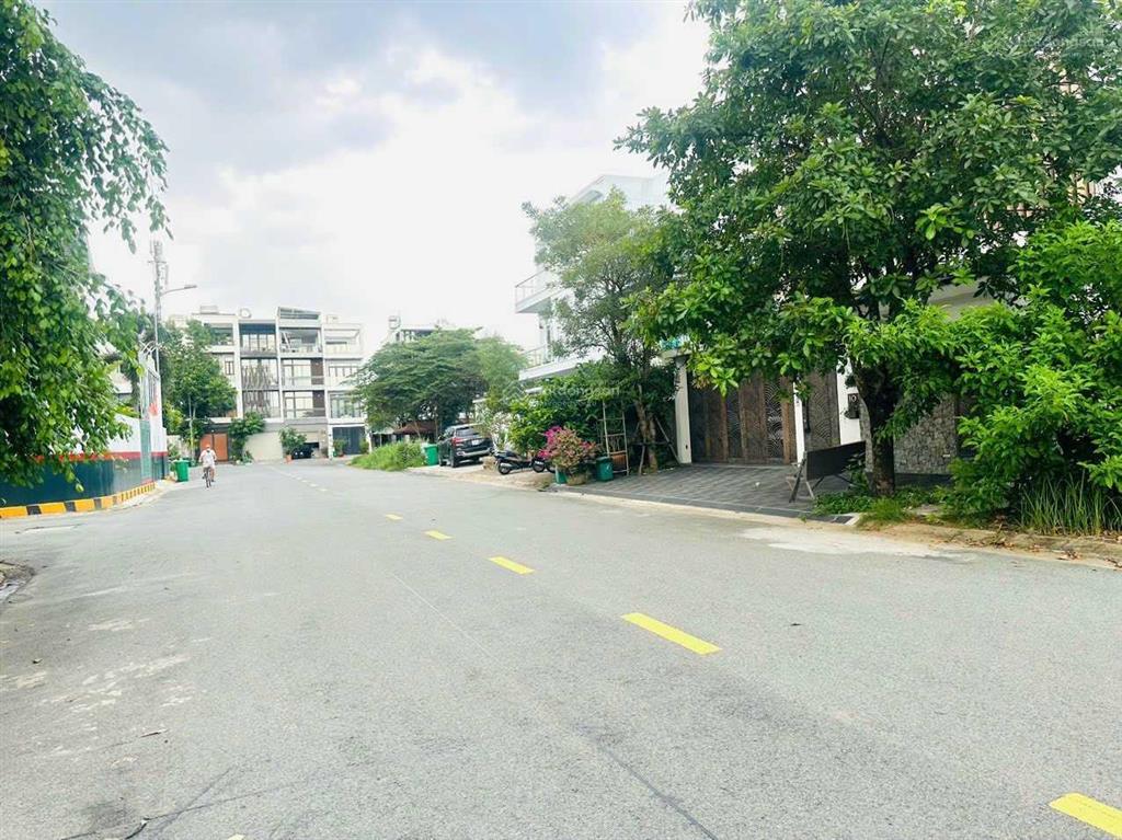 Cần tiền bán gấp nền đất biệt thự kđt an phú an khánh q2. dt 9 x 23m giá 220tr/m2