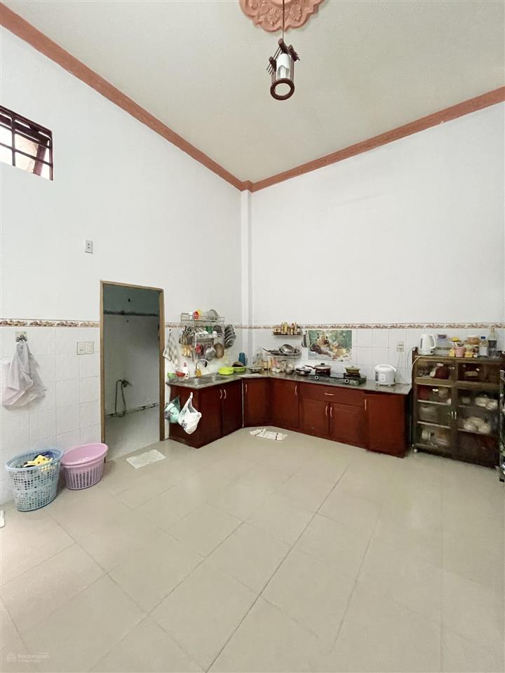 Nhà cấp 4, dt 90m2, hẻm xe hơi ngay siêu thị coopmart, chợ bình triệu, đại học luật