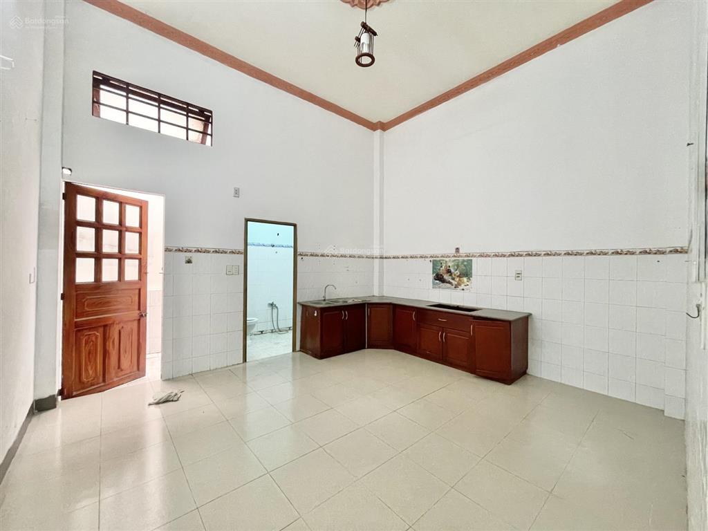 Nhà cấp 4, dt 90m2, hẻm xe hơi ngay siêu thị coopmart, chợ bình triệu, đại học luật