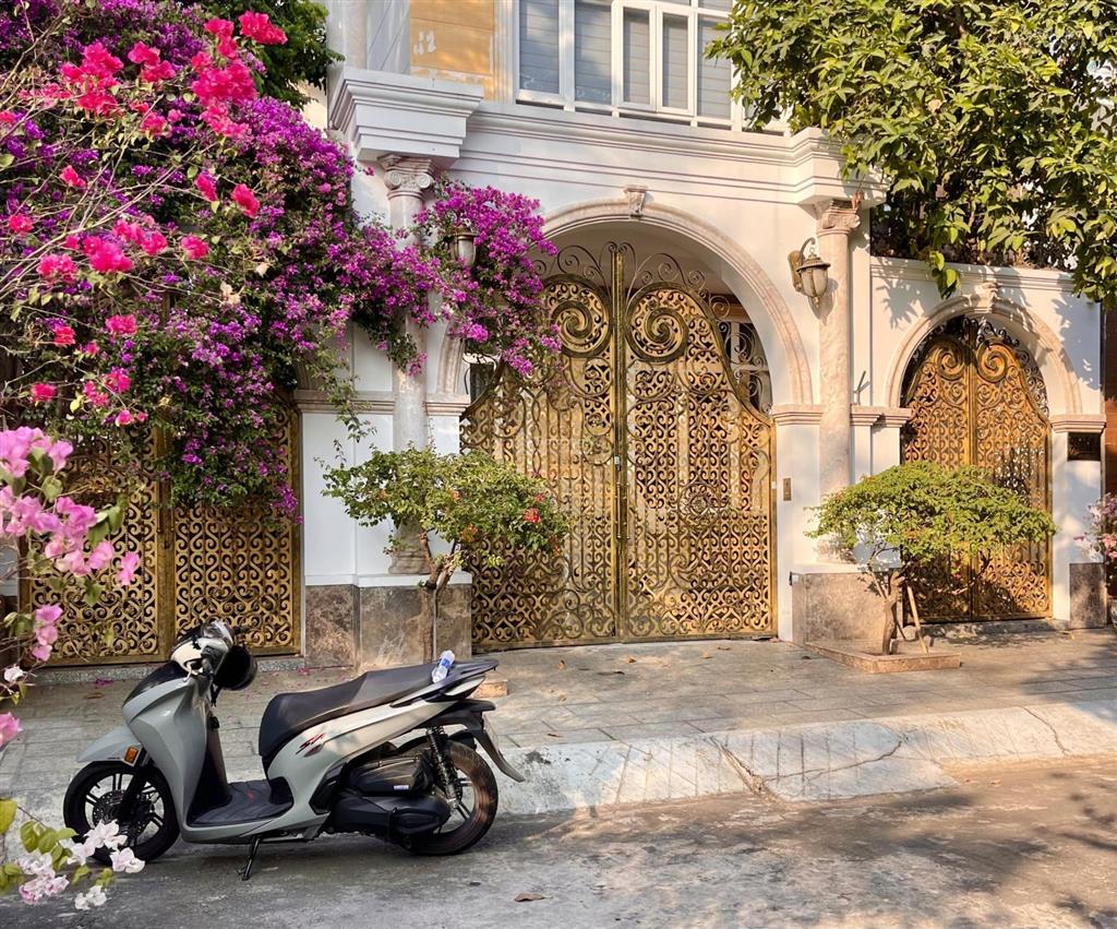 Villa hoa giấy, 1 hầm 3 tầng sân thượng, hồ bơi, khu bên sông hiệp bình chánh, gigamall