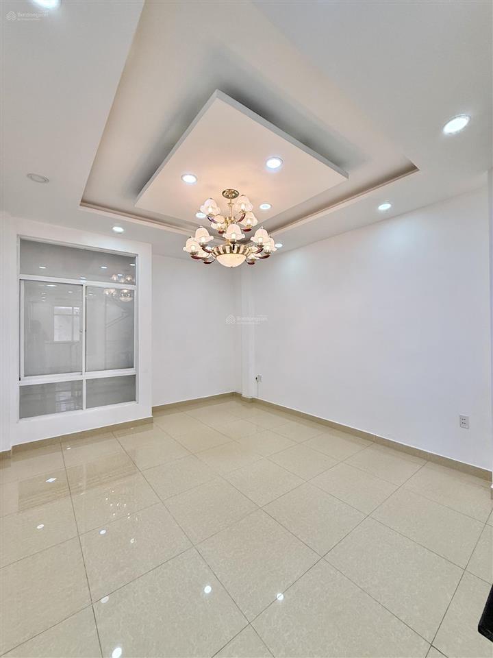 Chính chủ nhà 4 tầng dọc tuyến quốc lộ 13, gần vạn phúc city