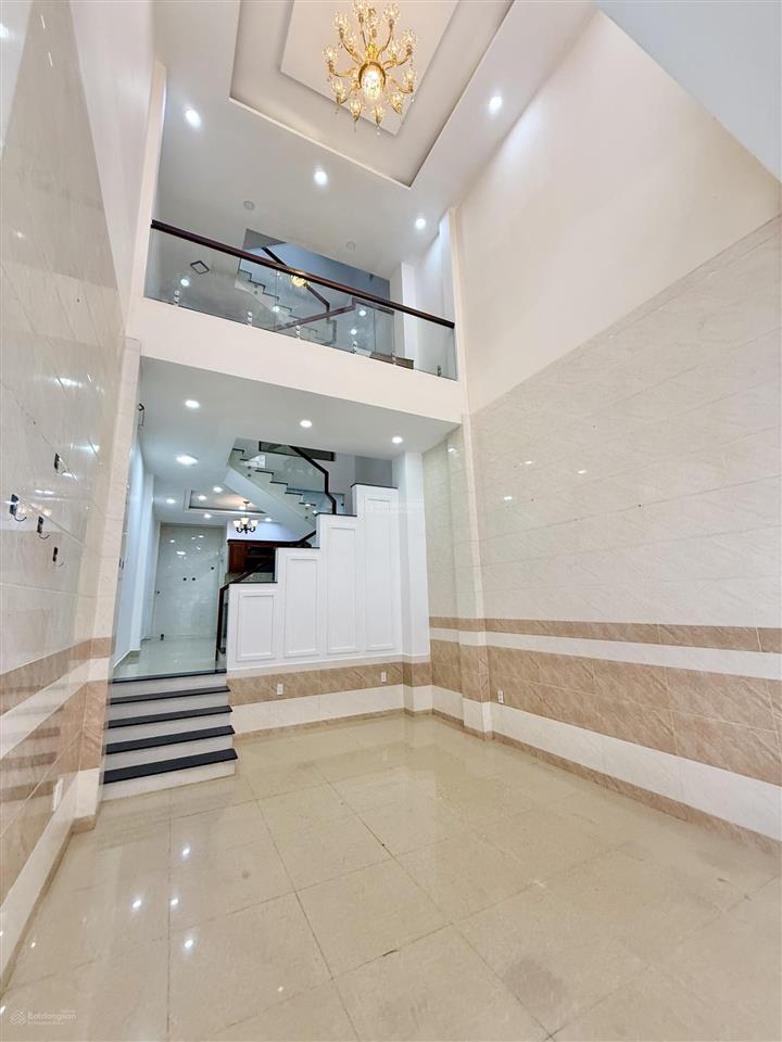 Chính chủ nhà 4 tầng dọc tuyến quốc lộ 13, gần vạn phúc city