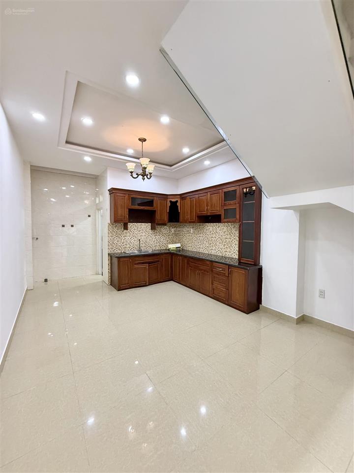 Chính chủ nhà 4 tầng dọc tuyến quốc lộ 13, gần vạn phúc city