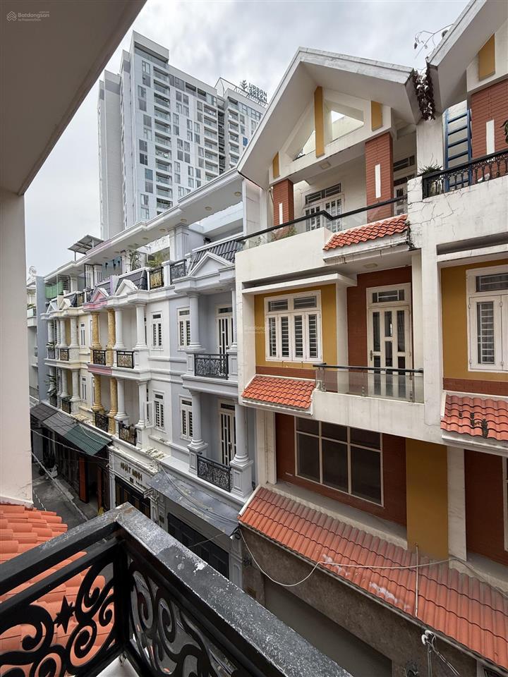 Chính chủ nhà 4 tầng dọc tuyến quốc lộ 13, gần vạn phúc city