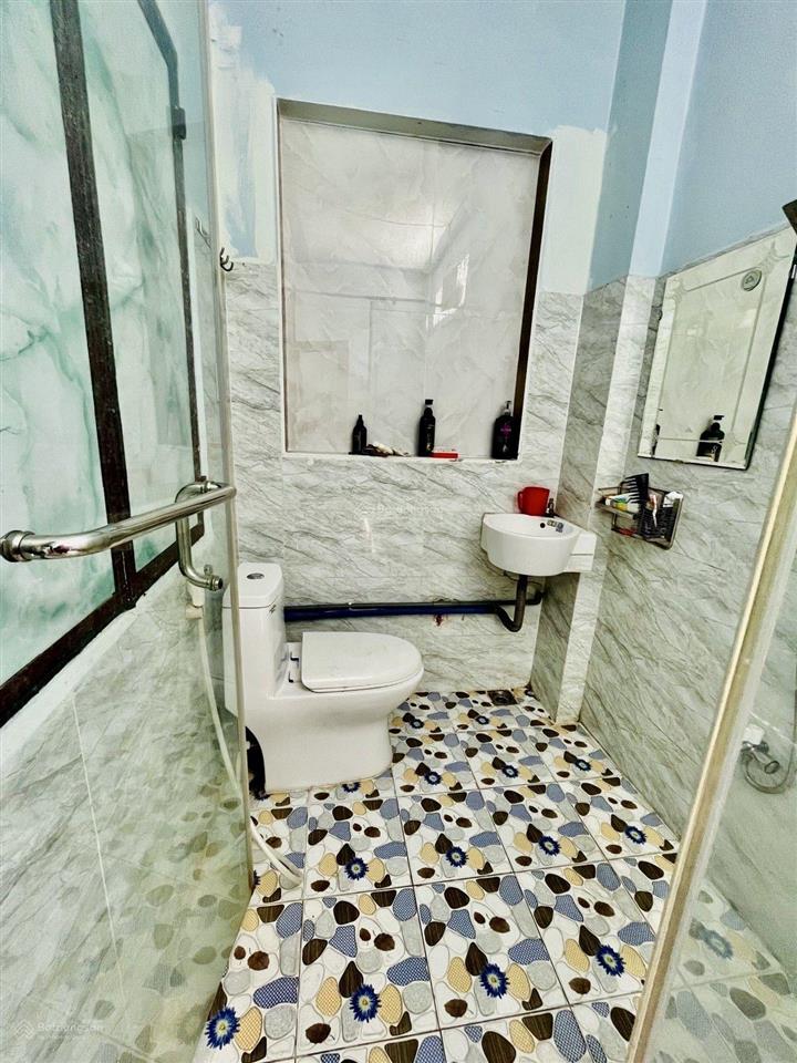 Gấp bán giảm 1,7 tỷ còn 4,99 tỷ, 4 tầng, 84m2, 4x21  hxh ngủ trong nhà  huỳnh thị hai, quận 12