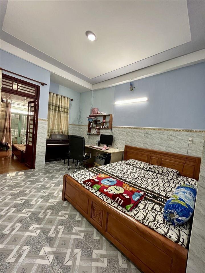 Gấp bán giảm 1,7 tỷ còn 4,99 tỷ, 4 tầng, 84m2, 4x21  hxh ngủ trong nhà  huỳnh thị hai, quận 12