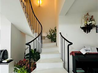 Cần bán penthouse sky 1257m2 4pn3vs sân thượngfull nội thất.giá12.2 tỷ. 0768 727 *** hải đăng