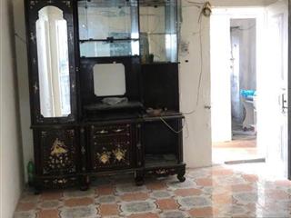 Nhà tập thể 32,3m2 thị trấn đông anh  cơi nới 2 ngủ 1 vs  khu chợ đông đúc, sầm uất