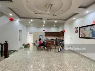 Biệt thự 3 tầng 145m2 trung tâm thị trấn đông anh, sát uy nỗ có nhà, có sân, vài bước ra phố