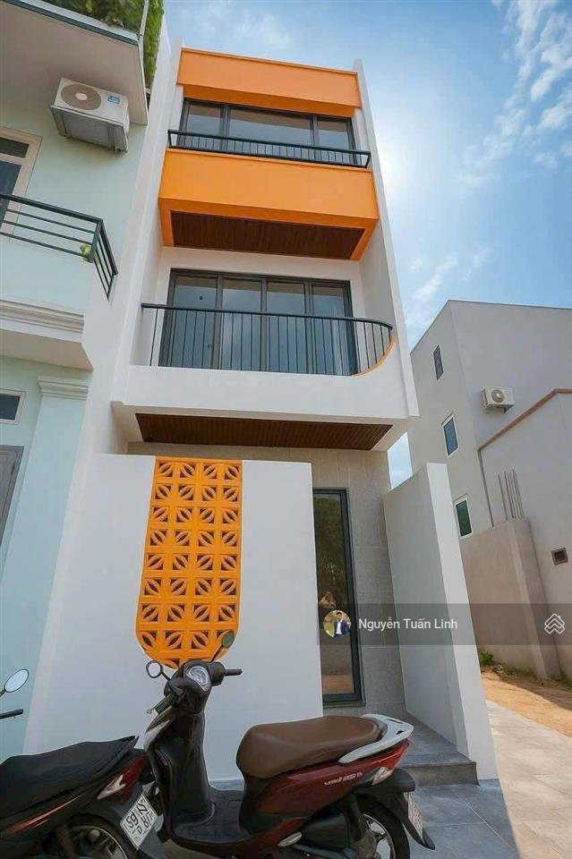 Nhà 3 tầng kính coong 45m² vân nội, đông anh  10 phút qua cầu nhật tân  qh đẹp