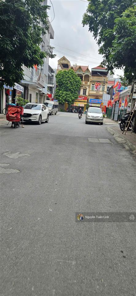 Bán 136m2 đất hà phong, liên hà  ngõ thông  sát hồ điều hoà, nvh thôn