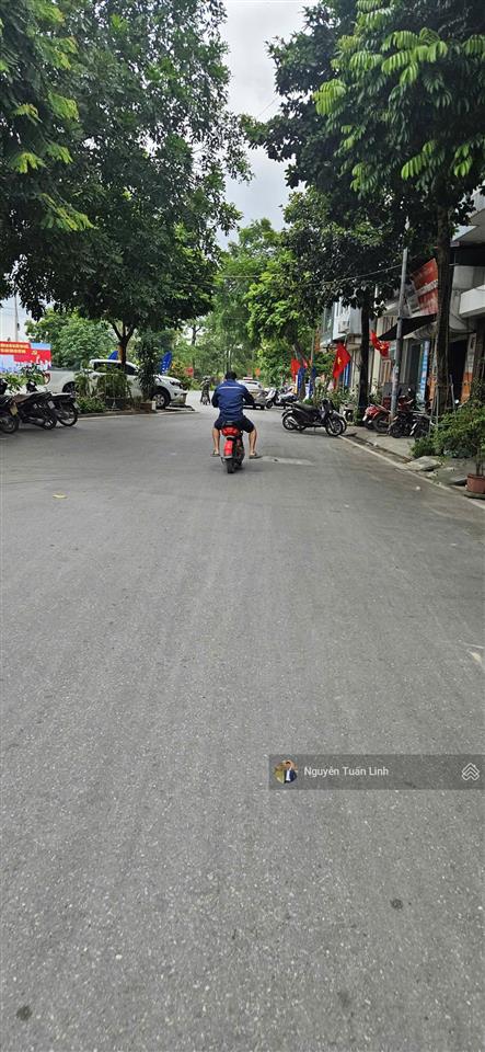 Bán 136m2 đất hà phong, liên hà  ngõ thông  sát hồ điều hoà, nvh thôn