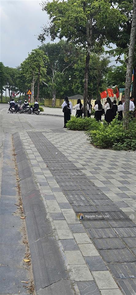 Bán 136m2 đất hà phong, liên hà  ngõ thông  sát hồ điều hoà, nvh thôn
