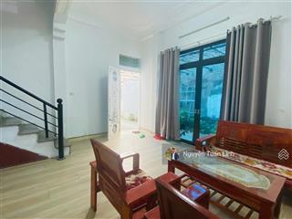 Hiếm nhà 3 tầng gần 40m2 đại độ võng la  qua cầu thăng long 15 phút