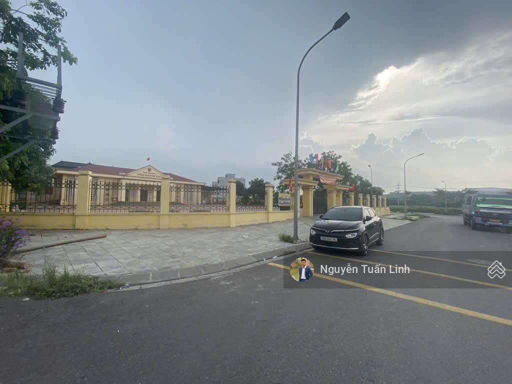 Lô 50m2 tái định cư nguyên khê  máy bay đỗ cửa  sát ql3