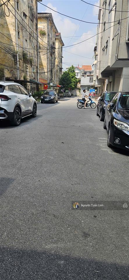 Căn tập thể 29m2 thị trấn đông anh  gần chợ, an ninh tốt  bãi đỗ xe ô tô trước nhà