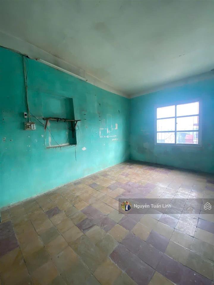 Căn tập thể 29m2 thị trấn đông anh  gần chợ, an ninh tốt  bãi đỗ xe ô tô trước nhà