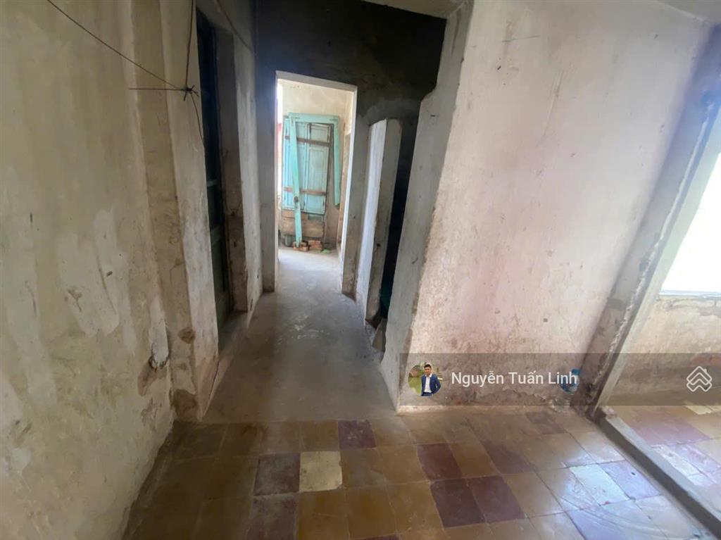 Căn tập thể 29m2 thị trấn đông anh  gần chợ, an ninh tốt  bãi đỗ xe ô tô trước nhà