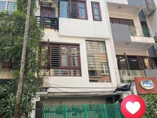 Bán nhà đẹp  phố trần quốc hoàn  60m2  4 tầng  ô tô tránh, đỗ cửa  40m ra phố  giá 20 tỷ
