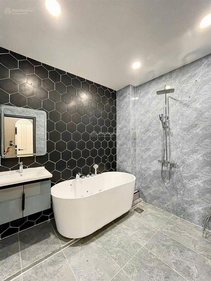 Bán nhà mới mặt tiền đường số 1 phường 11 gò vấp, dt 4m x 21,5m (86m2), 4 tầng, thang máy chỉ 15,3t