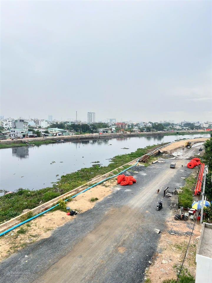 Nhà mặt tiền đường bờ sông tham lương bến cát  dt 4x10m  4 tầng  chỉ 7,x tỷ