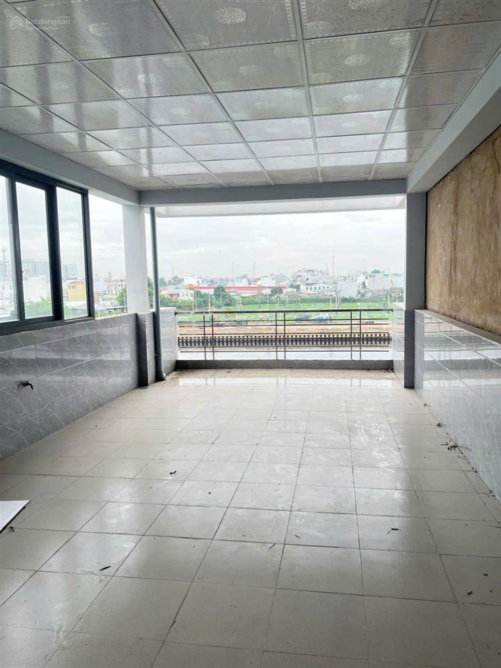 Nhà mặt tiền đường bờ sông tham lương bến cát  dt 4x10m  4 tầng  chỉ 7,x tỷ