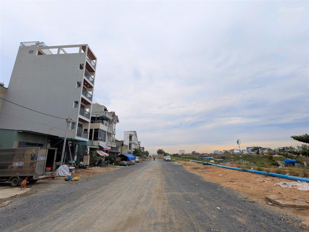 Nhà mặt tiền đường bờ sông tham lương bến cát  dt 4x10m  4 tầng  chỉ 7,x tỷ