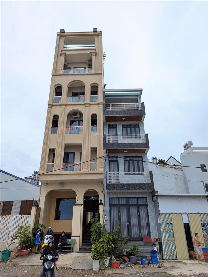 Nhà mặt tiền đường bờ sông tham lương bến cát  dt 4x10m  4 tầng  chỉ 7,x tỷ