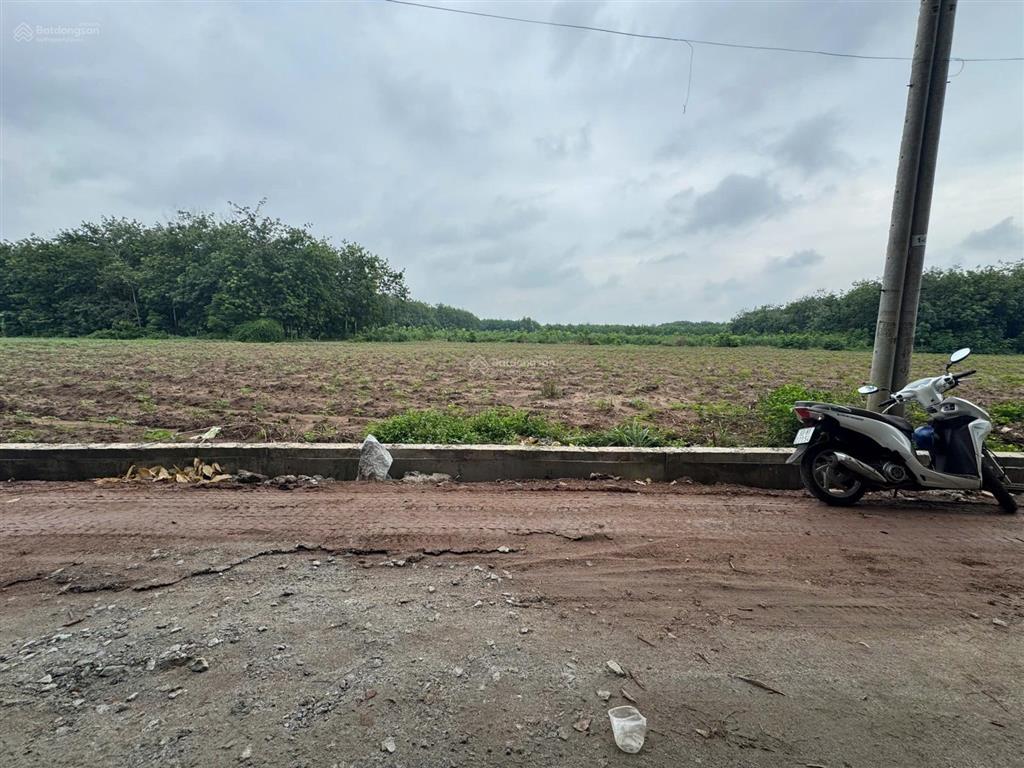 Anh lợi gửi bán 1080m2 đất vườn, kế bên kcn đang hoạt động, đường oto 10m, điện 3 pha, giá 550tr