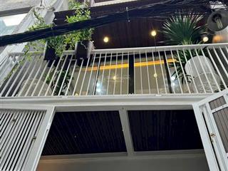 Khu sầm uất phan xích long, 3 tầng, giáp quận 1, ngay bệnh việm hoàn mỹ