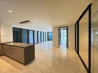 The opera cho thuê căn 2pn + 1  ntcb  128m2  giá 45 triệu  view quận 1