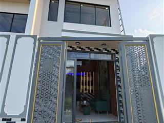 Hot! chính chủ bán nhanh căn nhà xây mới hoàn toàn hóc môn, nhà siêu đẹp, vị trí kim cương