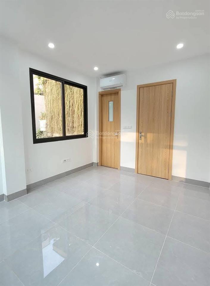 Chính chủ bán nhà mặt phố đường bưởi, ba đình, lô góc 3 mặt thoáng. 6tx25m2, sổ vuông, vỉa hè kd