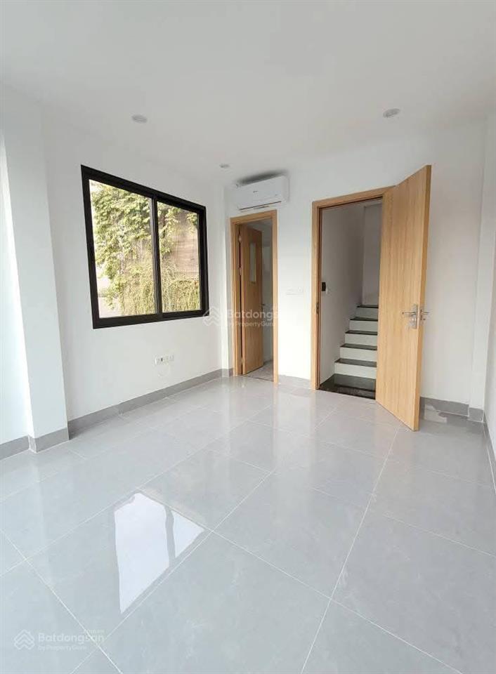 Chính chủ bán nhà mặt phố đường bưởi, ba đình, lô góc 3 mặt thoáng. 6tx25m2, sổ vuông, vỉa hè kd