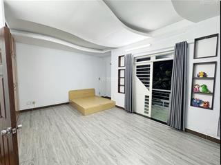 Cho thuê căn hộ mặt tiền cao lỗ, 1 phòng ngủ, có ban công