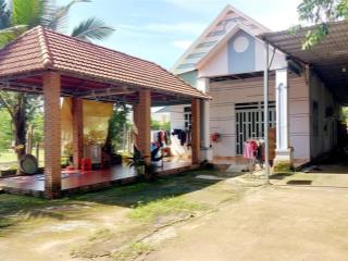 Bán gấp nhà vườn mái thái  sân vườn 1.586m²   mặt tiền đường nhựa 7m  giá tốt 3.8 tỷ