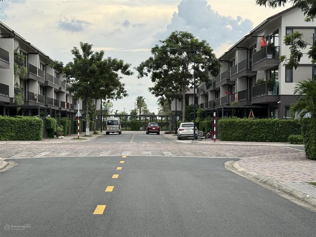 Bán nhanh nhà phố vườn 1 trệt 2 lầu khu rivera thuộc kđt waterpoint 355ha