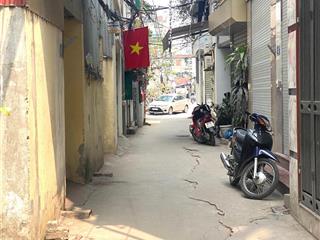 Nhà cạnh ô tôngõ 467cạnh hồ điều hoàhơn 5 tỷ 